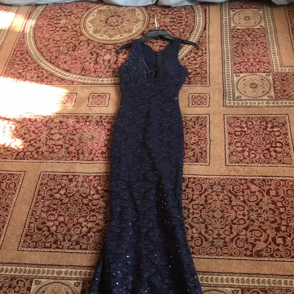 Midnight blue prom dress fitted// good conditions